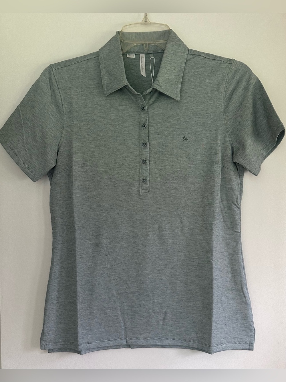 Travis Mathew Women’s Featherweight Golf Polo Shirt New - Picture 2 of 10